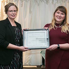 Dr. Stockley presenting Ms. Morag Ryan with the 2017 Medical Student Oration Award