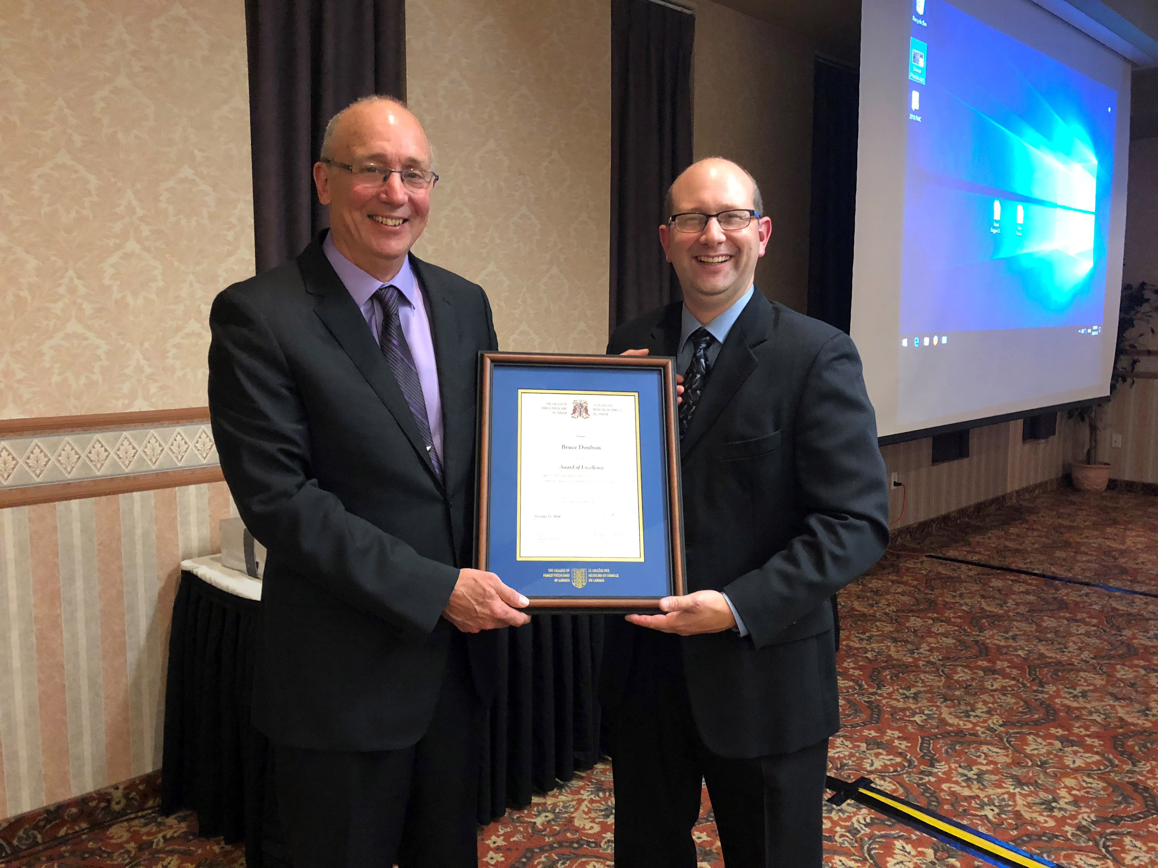 Dr. Stockley presenting Ms. Morag Ryan with the 2017 Medical Student Oration Award