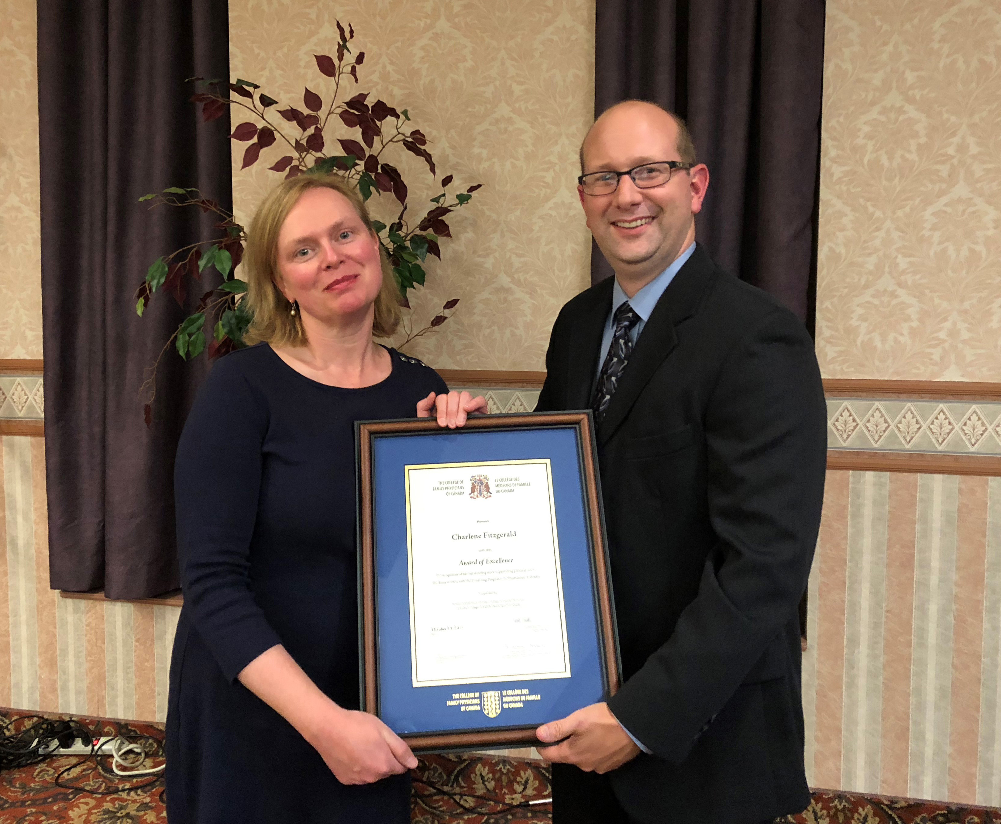 Dr. Stockley presenting Ms. Morag Ryan with the 2017 Medical Student Oration Award